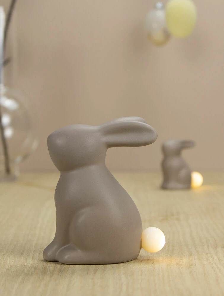 NORD Porselenkanin Stor Med LED-lys I Halen 2 NORD Porselenkanin Stor Med LED-lys I Halen - Bilde 2